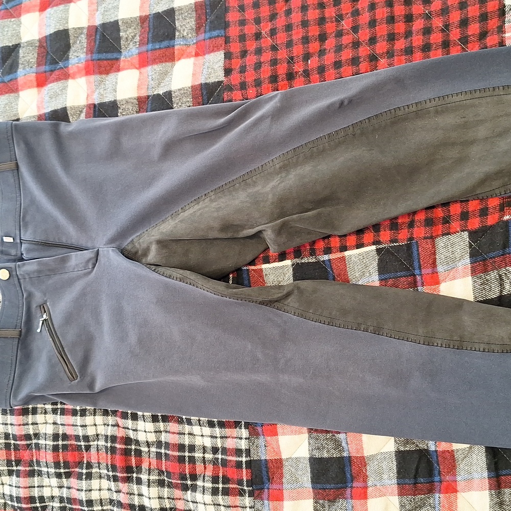 Cavallo full seat schooling breeches. Navy with clarino faux suede . GUC  32 L